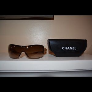Authentic Excellent Condition CHANEL Sunglasses